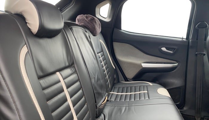 2022 Nissan MAGNITE XV MT, Petrol, Manual, 96,081 km, Right Side Rear Door Cabin