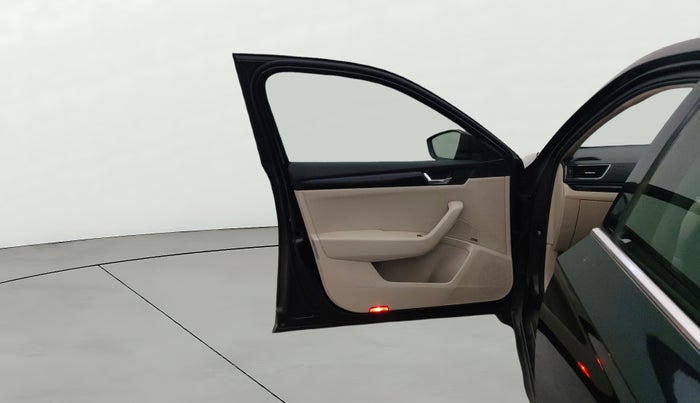 2016 Skoda Superb L&K 1.8 TSI AT, Petrol, Automatic, 1,00,251 km, LHS Front Door