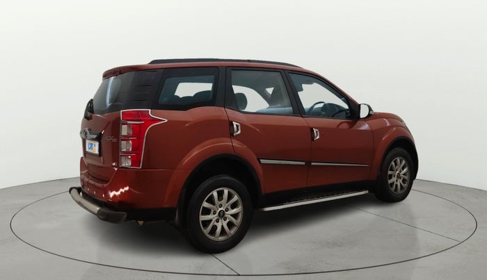 2017 Mahindra XUV500 W9, Diesel, Manual, 1,40,263 km, Right Back Diagonal
