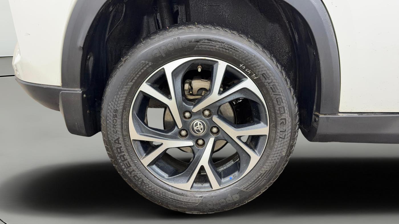 2024 Toyota URBAN CRUISER HYRYDER V HYBRID, Hybrid, Automatic, 30,657 km, Right Rear Wheel