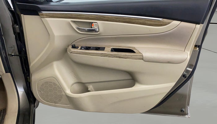 2019 Maruti Ciaz ALPHA  AT 1.5 SHVS PETROL, Petrol, Automatic, 35,780 km, Driver Side Door Panels Control