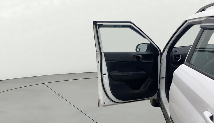 2024 Hyundai VENUE SX(O) 1.0 Turbo DCT Knight Edition, Petrol, Automatic, 15,504 km, LHS Front Door