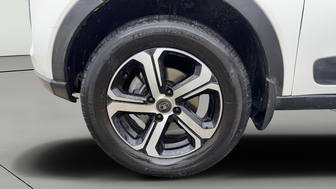 2022 Tata NEXON XZA PLUS PETROL, Petrol, Automatic, 71,950 km, Left Front Wheel