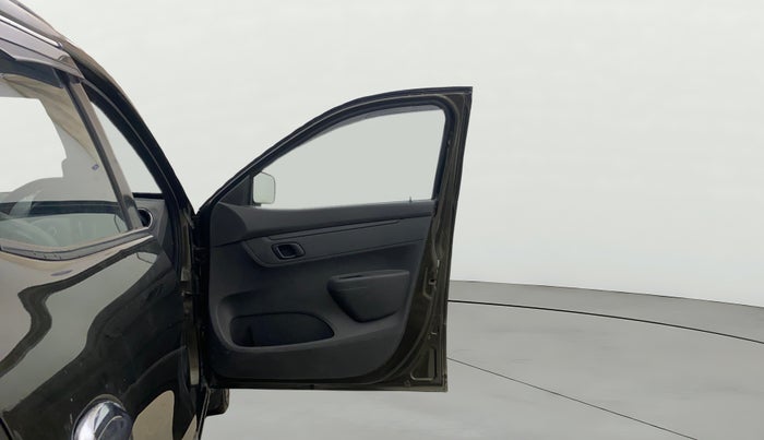 2016 Renault Kwid RXT 0.8, Petrol, Manual, 53,753 km, RHS Front Door