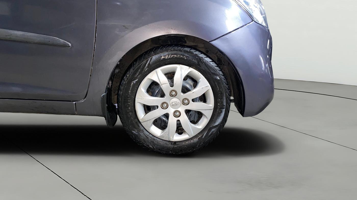 2015 Hyundai Eon SPORTZ, Petrol, Manual, 33,844 km, Right Front Wheel