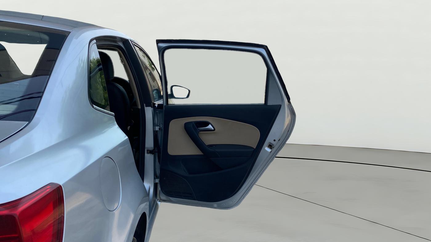 2017 Volkswagen Ameo HIGHLINE PLUS 1.5L AT 16 ALLOY, Diesel, Automatic, 1,06,109 km, RHS Rear Door