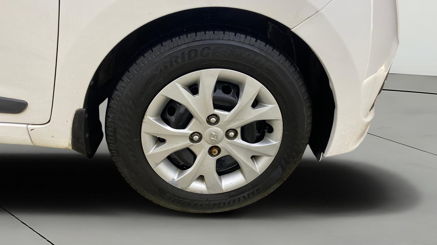 2016 Hyundai Grand i10 SPORTZ 1.2 KAPPA VTVT, Petrol, Manual, 72,483 km, Right Front Wheel