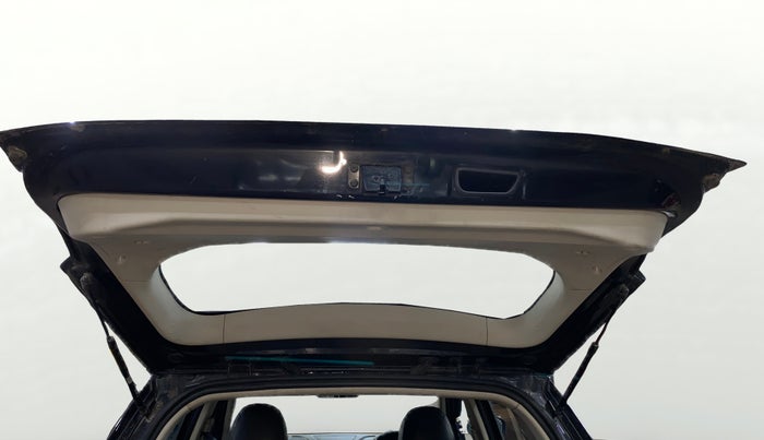 2020 Mahindra XUV300 W6 1.2 PETROL, Petrol, Manual, 83,760 km, Boot Door Open