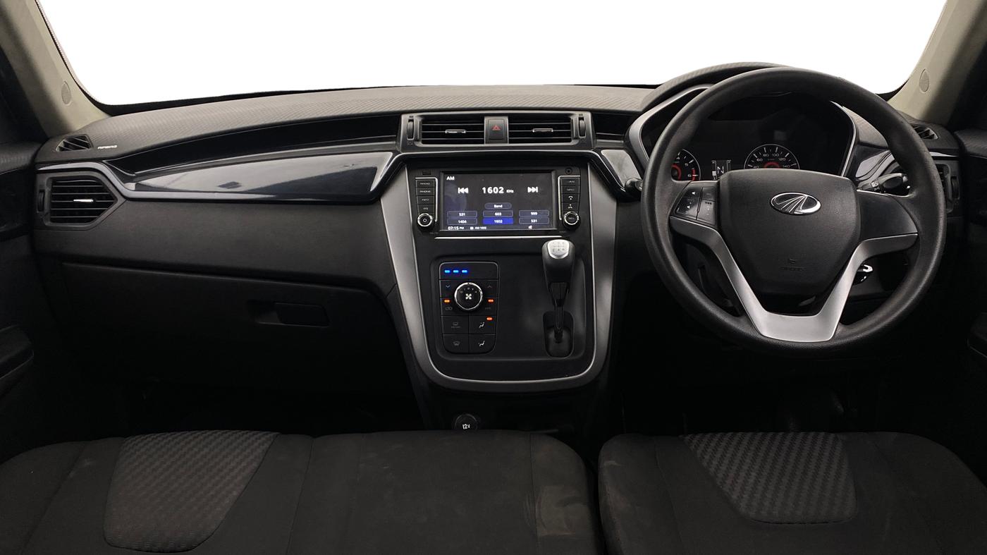 2017 Mahindra KUV 100 NXT K8 P 6 STR, Petrol, Manual, 59,281 km, Dashboard