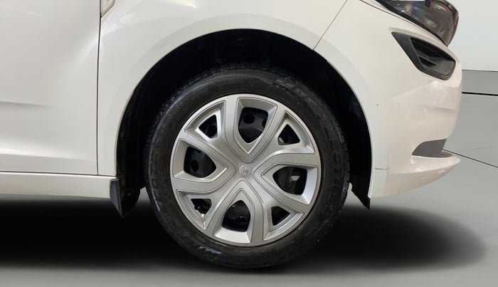 2024 Tata ALTROZ XM PLUS CNG, CNG, Manual, 10,647 km, Right Front Wheel