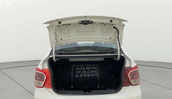 2015 Hyundai Xcent BASE 1.2, CNG, Manual, 1,28,390 km, Boot Door Open