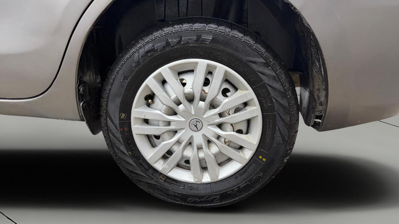 2021 Maruti Dzire LXI, CNG, Manual, 68,572 km, Left Rear Wheel