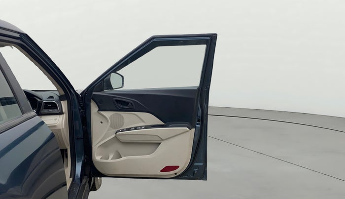 2019 Mahindra XUV300 W6 1.2 PETROL, Petrol, Manual, 58,725 km, RHS Front Door