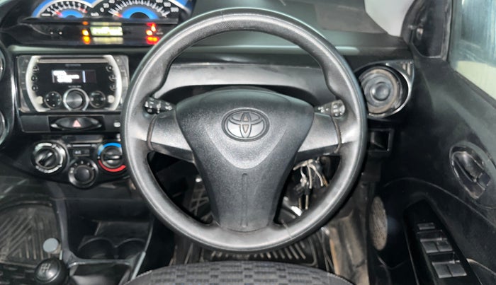 2014 Toyota Etios CROSS 1.2 G, Petrol, Manual, 63,797 km, Steering Wheel Close Up
