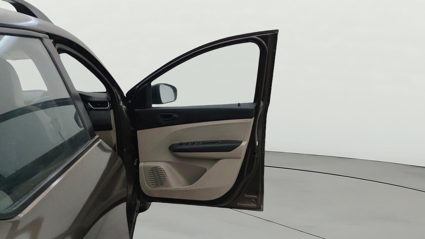 2022 Renault TRIBER RXT, Petrol, Manual, 32,493 km, RHS Front Door