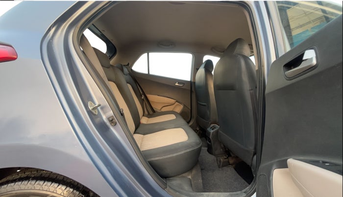 2016 Hyundai Grand i10 SPORTZ 1.2 KAPPA VTVT, Petrol, Manual, 48,070 km, Right Side Rear Door Cabin