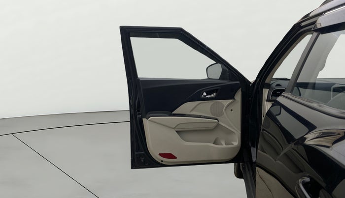 2021 Mahindra XUV300 W8 (O) 1.2 PETROL, Petrol, Manual, 59,351 km, LHS Front Door