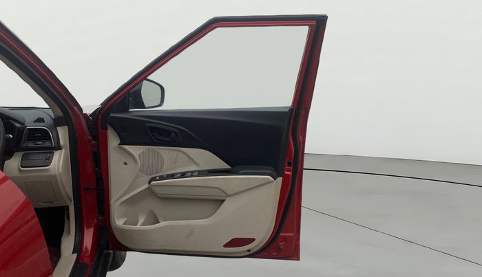 2019 Mahindra XUV300 W6 1.2 PETROL, Petrol, Manual, 45,892 km, RHS Front Door