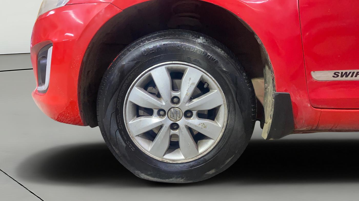 2016 Maruti Swift LXI (O), CNG, Manual, 91,862 km, Left Front Wheel