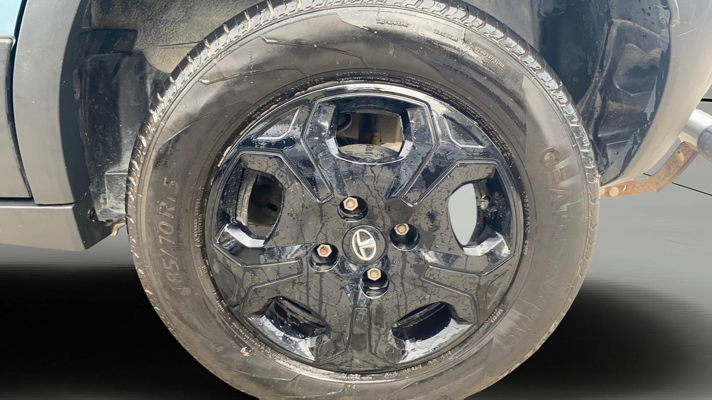 2023 Tata PUNCH ACCOMPLISHED AMT, Petrol, Automatic, 5,147 km, Left Rear Wheel