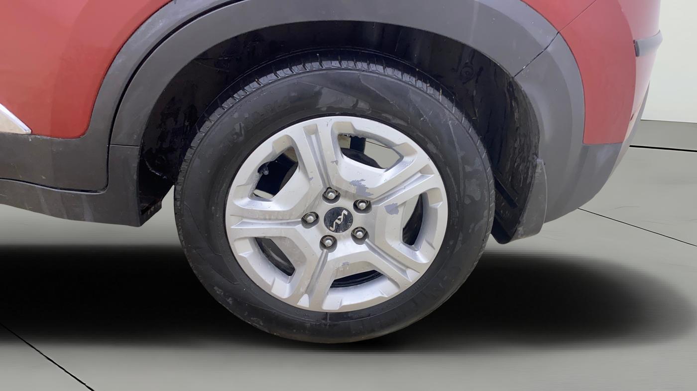 2023 KIA SONET HTK PLUS 1.5, Diesel, Manual, 1,11,607 km, Left Rear Wheel