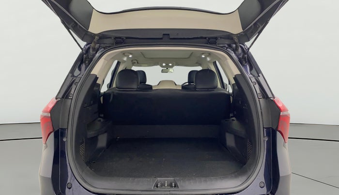 2024 Mahindra XUV700 AX 5 P AT 5 STR, Petrol, Automatic, 49,602 km, Boot Open Zoomed View