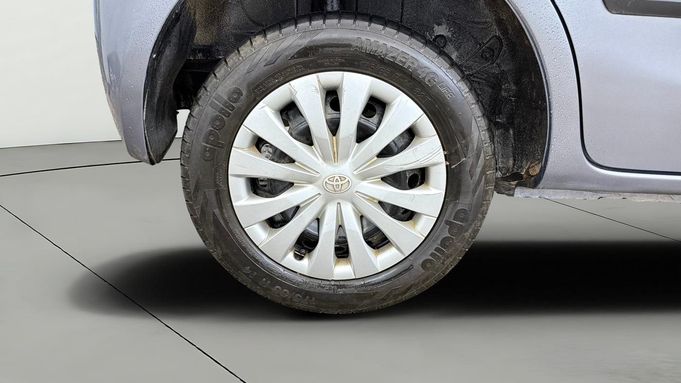 2015 Toyota Etios Liva G, Petrol, Manual, 52,006 km, Right Rear Wheel