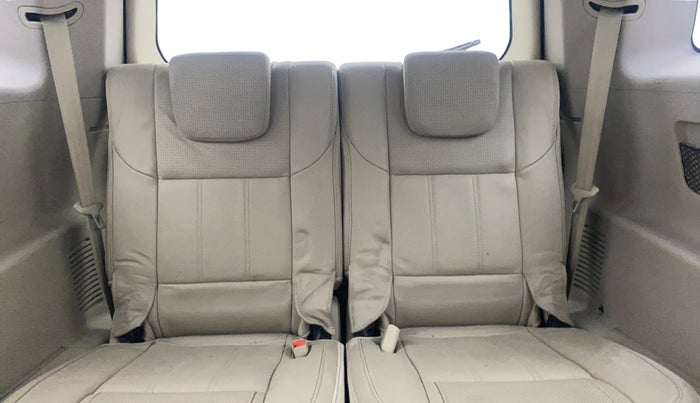 2016 Mahindra XUV500 W10 AT, Diesel, Automatic, 99,877 km, Third Seat Row ( optional )