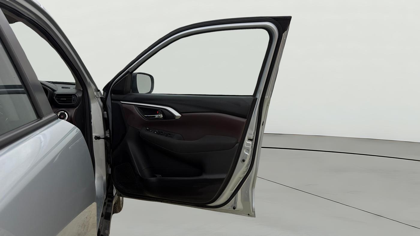 2025 Maruti Grand Vitara DELTA SMART HYBRID, Petrol, Manual, 9,915 km, RHS Front Door