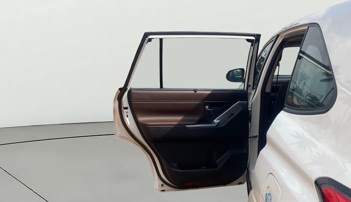 2023 Toyota INNOVA HYCROSS VX HYBRID 7 STR, Hybrid, Automatic, 59,352 km, LHS Rear Door