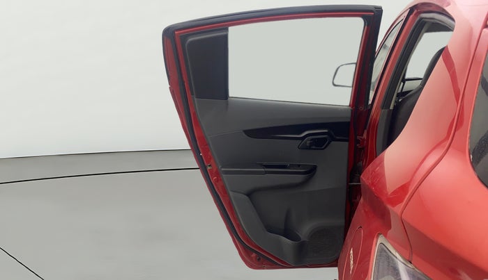 2018 Mahindra KUV 100 NXT K4+ P 6 STR, Petrol, Manual, 15,878 km, LHS Rear Door