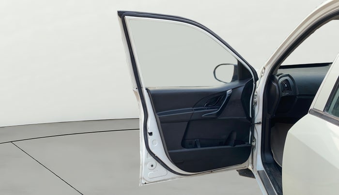 2019 Mahindra XUV500 W5, Diesel, Manual, 75,337 km, LHS Front Door