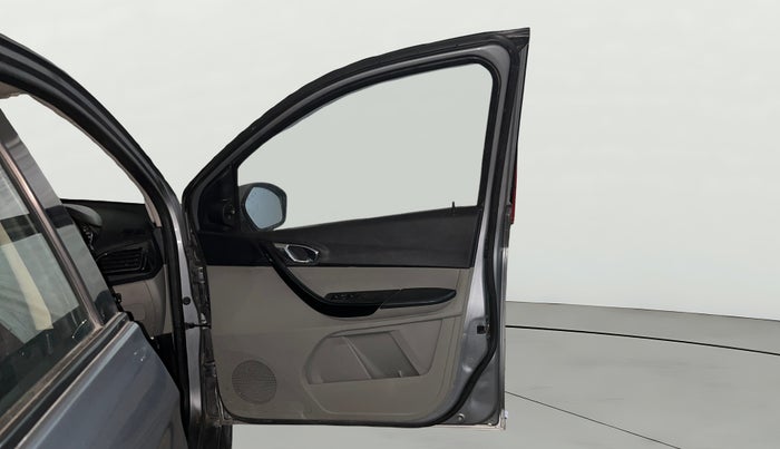 2019 Tata Tiago XZ PLUS PETROL, CNG, Manual, 93,989 km, RHS Front Door