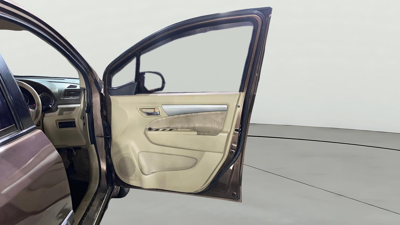 2014 Maruti Ertiga VXI, Petrol, Manual, 85,759 km, RHS Front Door