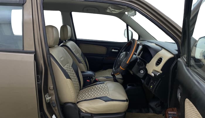 2017 Maruti Wagon R 1.0 LXI CNG, CNG, Manual, 1,07,509 km, Right Side Front Door Cabin