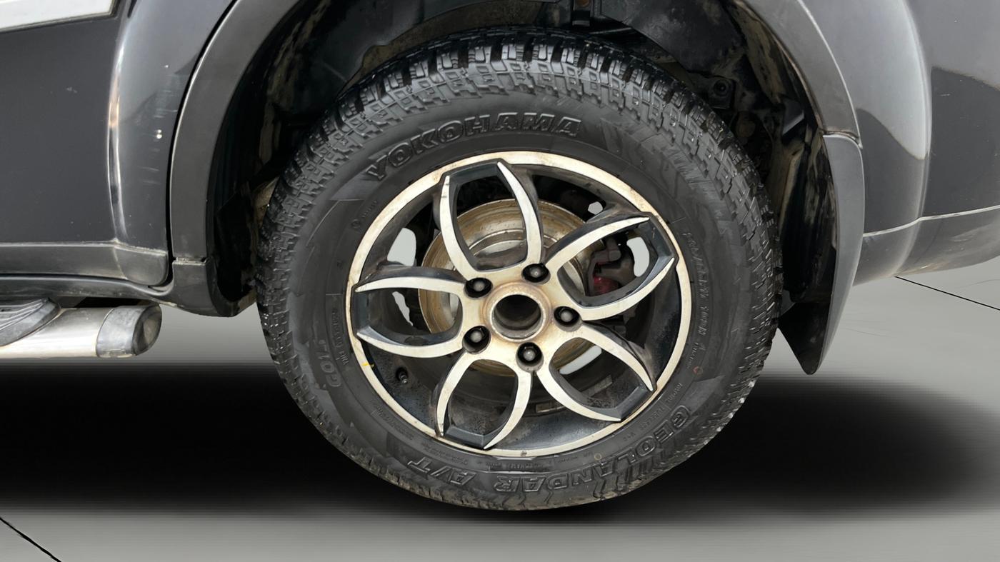 2013 Mahindra XUV500 W6, Diesel, Manual, 77,330 km, Left Rear Wheel
