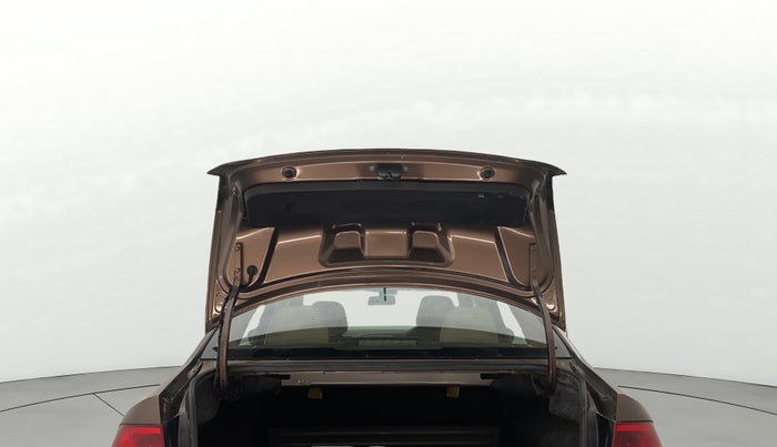 2015 Volkswagen Vento HIGHLINE 1.6 MPI, Petrol, Manual, 71,482 km, Boot Door Open