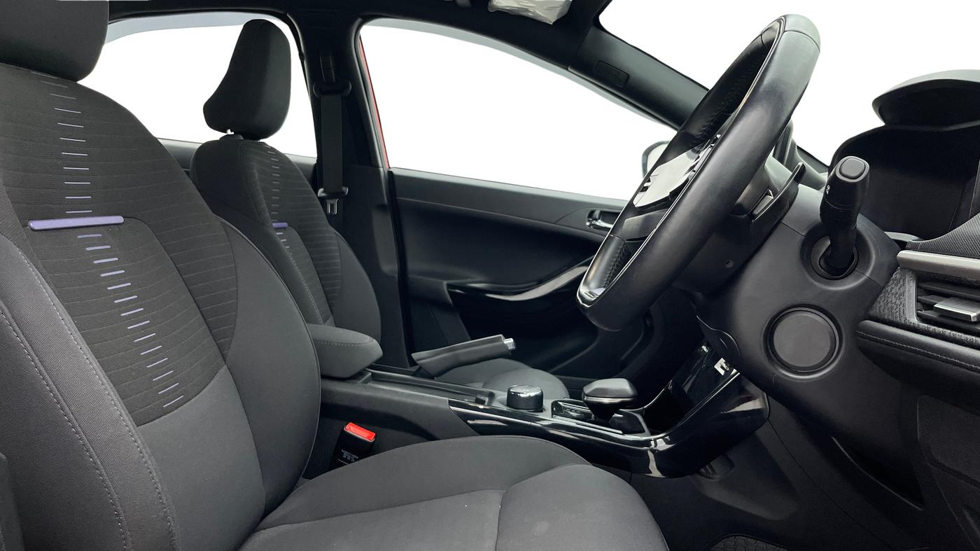 2024 Tata NEXON FEARLESS + DCA DUAL TONE 1.2 PETROL, Petrol, Automatic, 19,813 km, Right Side Front Door Cabin