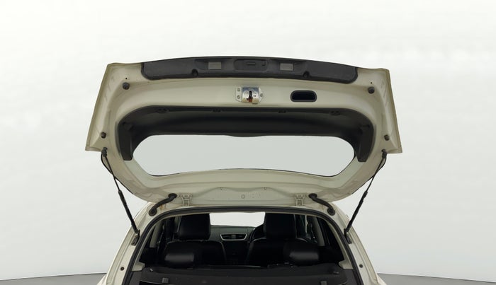 2017 Maruti Swift ZXI, Petrol, Manual, 61,514 km, Boot Door Open