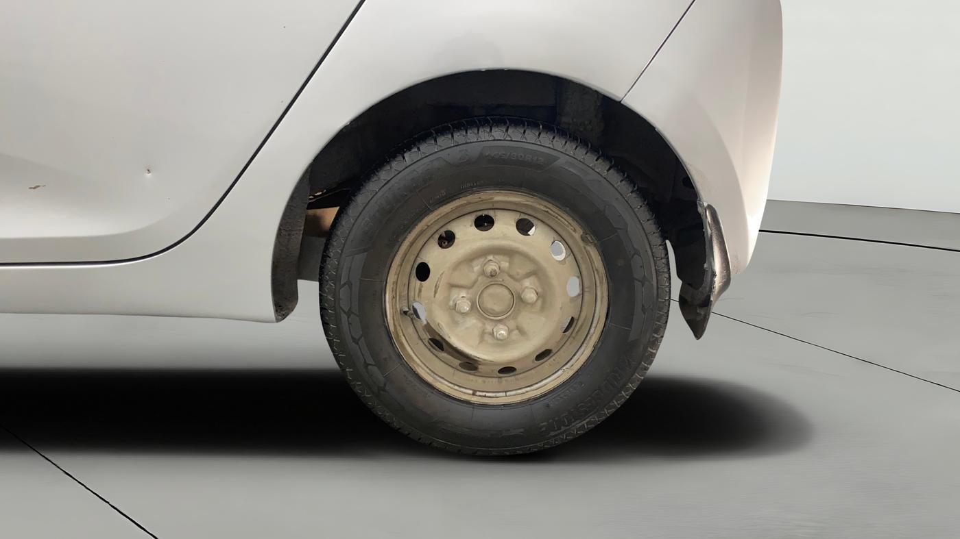 2016 Hyundai Eon ERA PLUS (O), Petrol, Manual, 1,36,063 km, Left Rear Wheel