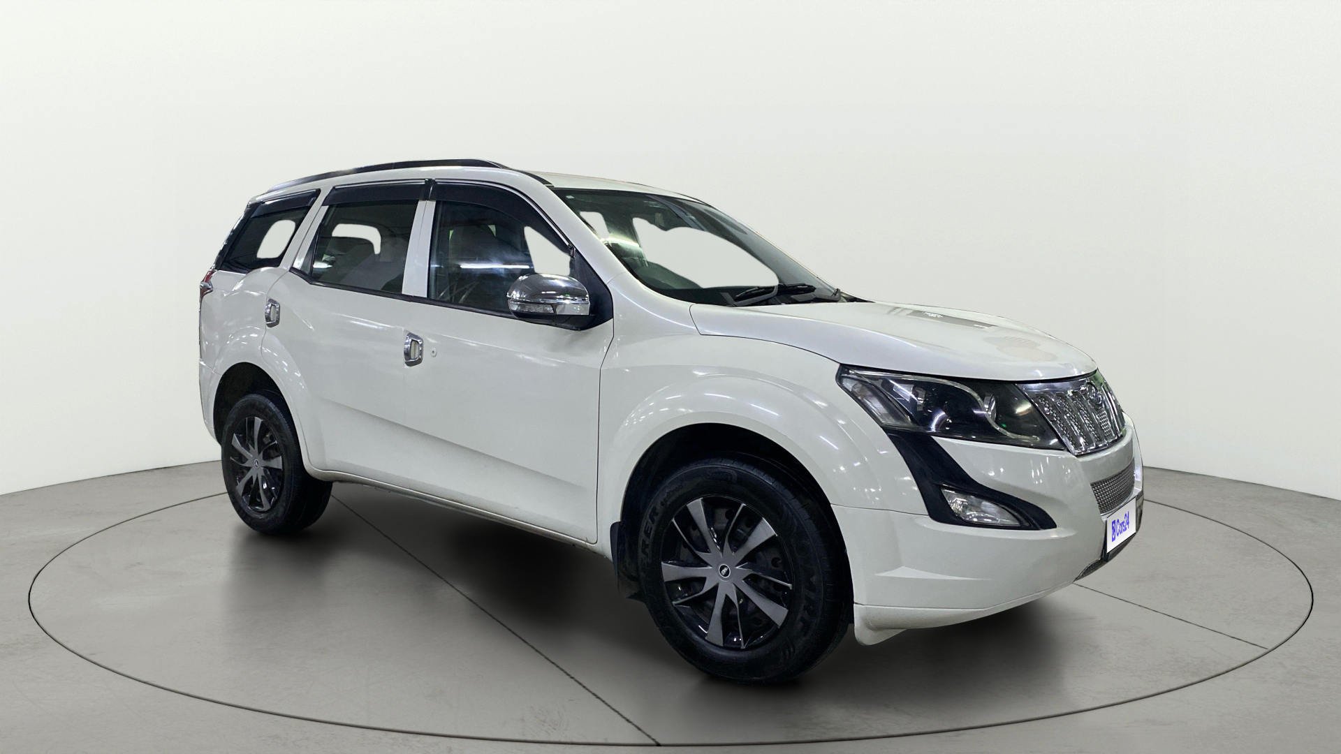 2017 Mahindra XUV500 2020-2021 W4 2017 Mahindra XUV500 2020-2021 W4