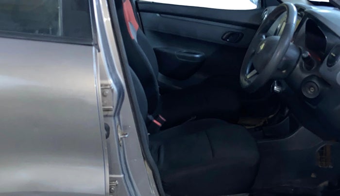 2016 Renault Kwid RXT 1.0 AMT, Petrol, Automatic, 94,221 km, Right Side Front Door Cabin