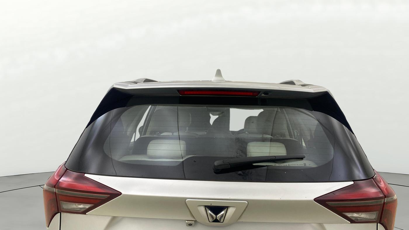 2021 Mahindra XUV700 AX 7 LUXURY P AT 7 STR, Petrol, Automatic, 47,374 km, Rear Windshield