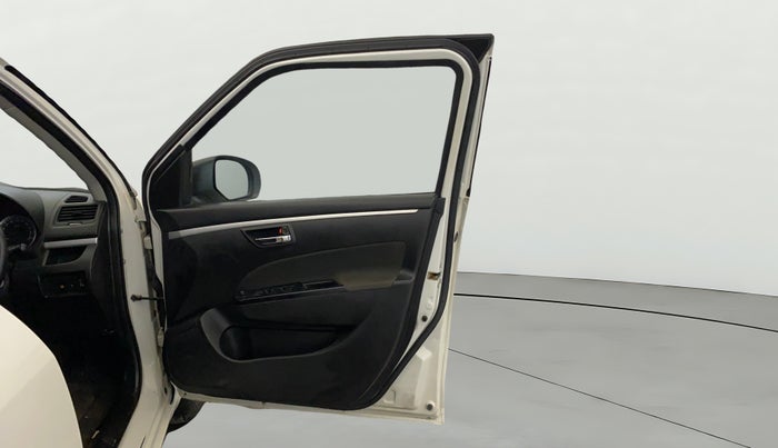 2015 Maruti Swift VXI, Petrol, Manual, 1,01,603 km, RHS Front Door