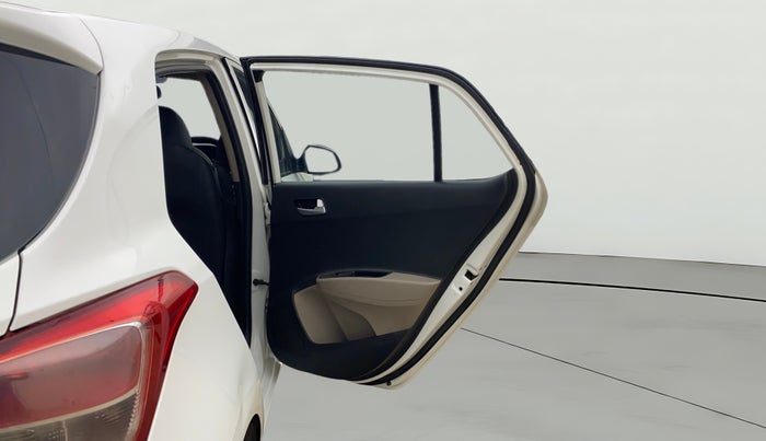 2017 Hyundai Grand i10 SPORTZ 1.2 KAPPA VTVT, Petrol, Manual, 1,04,654 km, RHS Rear Door