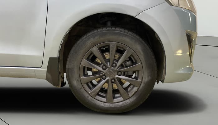 2014 Maruti Ertiga ZXI, Petrol, Manual, 1,09,924 km, Right Front Wheel