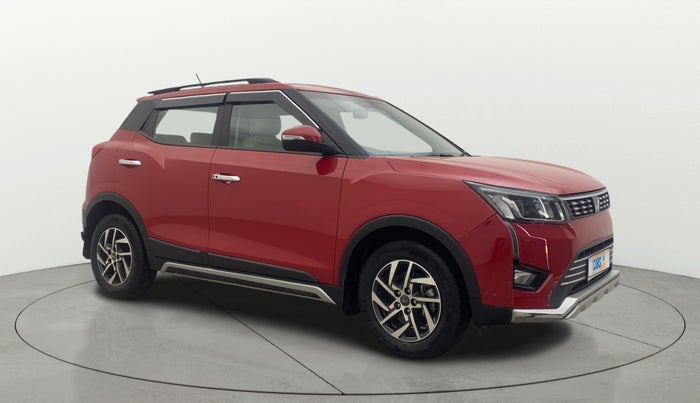 2023 Mahindra XUV300 W8 (O) 1.2 PETROL AMT, Petrol, Automatic, 18,366 km, Right Front Diagonal