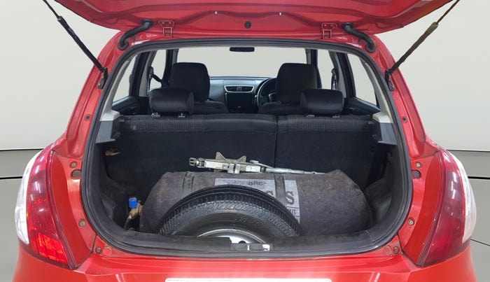 2016 Maruti Swift LXI (O), CNG, Manual, 91,835 km, Boot Open Zoomed View