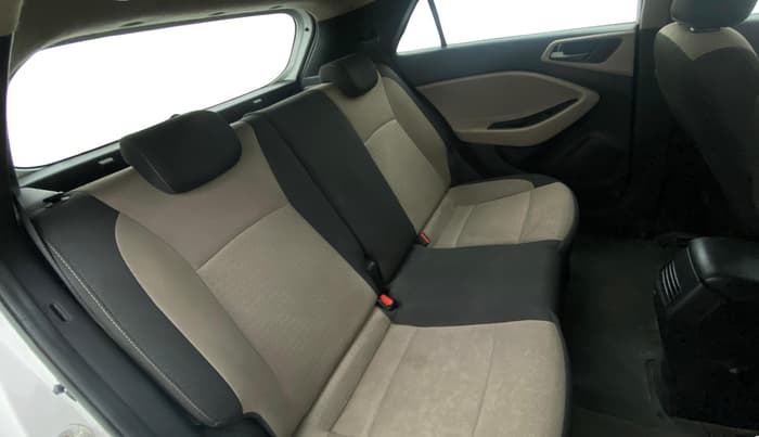 2016 Hyundai Elite i20 ASTA 1.4 CRDI (O), Diesel, Manual, 87,233 km, Right Side Rear Door Cabin