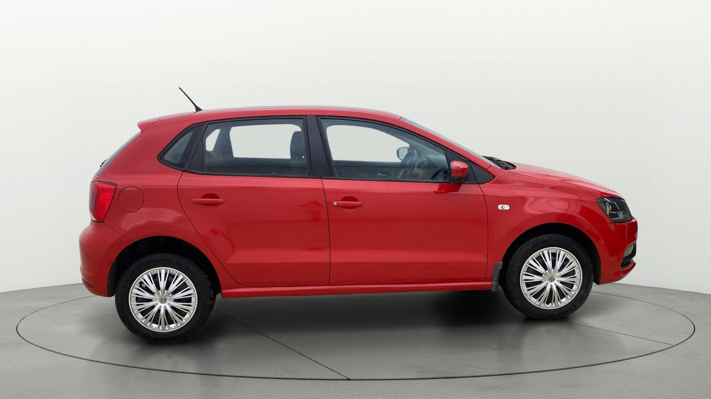 2015 Volkswagen Polo COMFORTLINE 1.2L, Petrol, Manual, 1,36,870 km, Right Side View
